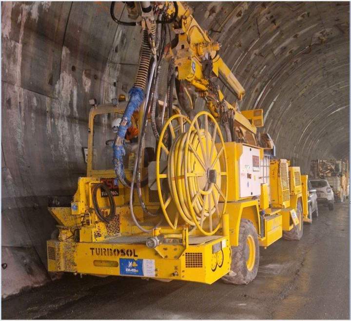 Contrôler régulièrement les engins pour assurer la continuité des opérations.